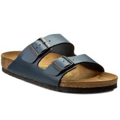 Klapki Birkenstock. Niebieskie klapki damskie Birkenstock, bez wzorów, bez obcasa, bez zapięcia. Za 379.99 zł.