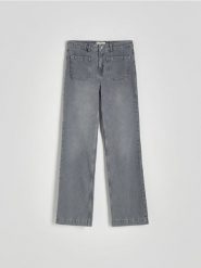 Jeansy straight z kieszeniami - szary. Szare jeansy damskie Reserved, bez wzorów, z denimu. W wyprzedaży za 79.99 zł.