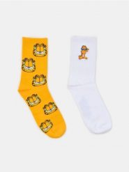 Długie skarpetki z nadrukiem i haftem Garfield 2 pack - wielobarwny. Skarpety męskie Sinsay, bez wzorów. Za 15.99 zł.