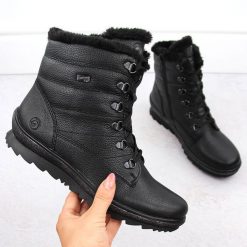 Skórzane botki damskie ocieplane czarne Remonte R8480-01. Czarne botki damskie Remonte, bez wzorów, ze skóry, bez obcasa, bez zapięcia. Za 287.99 zł.
