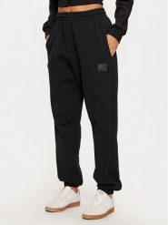 REPLAY Spodnie dresowe W8086B.000.23040P Czarny Regular Fit. Czarne spodnie dresowe damskie Replay, bez wzorów, z bawełny. Za 439.99 zł.