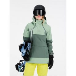 Kurtka narciarska/snowboardowa z kapturem damska PROTEST Prtditsy. Zielone kurtki sportowe damskie Protest, bez wzorów, z puchu, bez ramiączek, z kapturem, narciarskie. Za 1,099.99 zł.