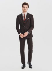 PAKO LORENTE - Brązowy garnitur męski. Brązowe garnitury męskie Pako Lorente, m, bez wzorów, z poliesteru, biznesowe. Za 1,999.98 zł.