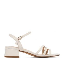 Sandały JENNY. Białe sandały damskie Jenny, bez wzorów, bez obcasa, na słupku, bez zapięcia. Za 99.99 zł.