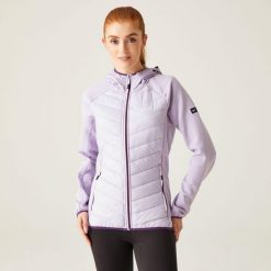 Kurtka turystyczna damska Regatta Andreson hybrydowa. Fioletowe kurtki sportowe damskie Regatta, bez wzorów, z puchu, bez ramiączek, bez kaptura, trekkingowe. Za 189.99 zł.