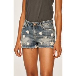 Silvian Heach - Szorty jeansowe. Niebieskie szorty damskie Silvian Heach, bez wzorów, z bawełny, casualowe, z standardowym stanem. Za 369.90 zł.