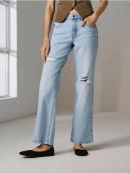 Jeansy straight - niebieski. Niebieskie jeansy damskie Sinsay, bez wzorów, z jeansu. Za 69.99 zł.