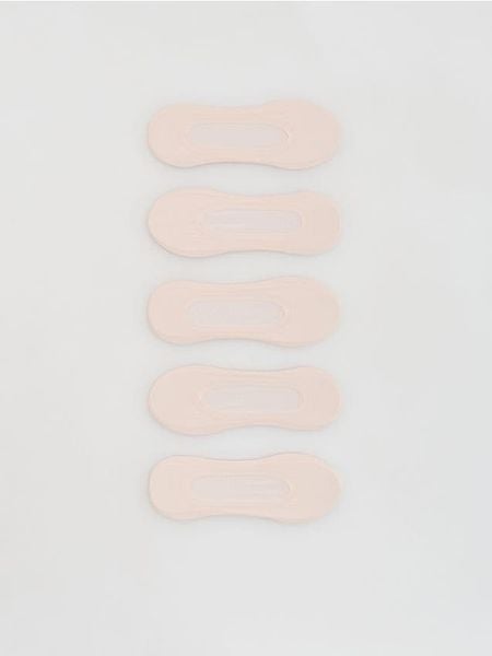 Skarpetki balerinki 5 pack - kremowy. Białe skarpetki damskie Reserved, bez wzorów. W wyprzedaży za 45.99 zł.