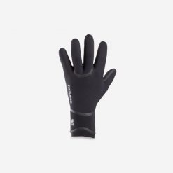 Rękawiczki surfingowe Olaian z neoprenu 3 mm. Czarne rękawiczki męskie Decathlon, na zimę, bez wzorów, z materiału. Za 129.99 zł.