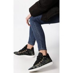 Czółenka Sneakersy Millington. Obuwie sportowe damskie Born2be, bez wzorów, z gumy, bez zapięcia. Za 99.99 zł.