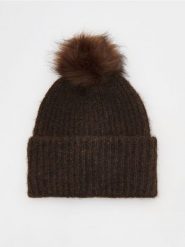 Czapka beanie z pomponem - brązowy. Brązowe czapki damskie Reserved, bez wzorów. W wyprzedaży za 39.99 zł.