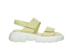 Sandały Bayla-161 145 22 2250 Bone 161470, Zielony, Skóra naturalna - 40. Zielone sandały damskie Bayla, bez wzorów, z materiału, bez obcasa, na koturnie, bez zapięcia. W wyprzedaży za 152.10 zł.