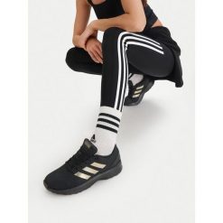 Buty do biegania adidas. Czarne obuwie sportowe damskie Adidas, bez wzorów, bez zapięcia, do biegania. Za 239.99 zł.