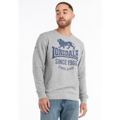 Bluza z okrągłym dekoltem, regularny krój Lonsdale Noss. Niebieskie bluzy męskie Lonsdale, bez wzorów, sportowe, bez ramiączek, bez kaptura. Za 203.00 zł.