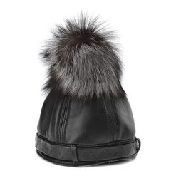Czarna Czapka Z Pomponem Damska Luka-Pelli Z Naturalnym Futrem Z Lisa. Czarne czapki damskie Luka-Pelli, na zimę, bez wzorów, ze skóry, eleganckie. Za 279.00 zł.