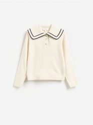 Wełniany sweter z kołnierzem - złamana biel. Swetry nierozpinane damskie Reserved, l, bez wzorów, z wełny, bez kołnierzyka, bez ramiączek. Za 299.99 zł.