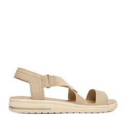 Sandały Lasocki. Brązowe sandały damskie Lasocki, bez wzorów, bez obcasa, na płaskiej podeszwie, bez zapięcia. Za 149.99 zł.