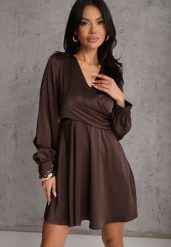 Brązowa Bawełniana Sukienka VICES z Satyny z Kopertowym Dekoltem Cunelia. Brązowe sukienki damskie Renee, na co dzień, l, bez wzorów, z bawełny, eleganckie, bez kołnierzyka, bez ramiączek, mini, kopertowe. Za 129.99 zł.