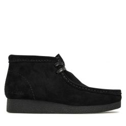 Botki Clarks. Czarne botki damskie Clarks, bez wzorów, bez obcasa, na płaskiej podeszwie, bez zapięcia. Za 519.99 zł.