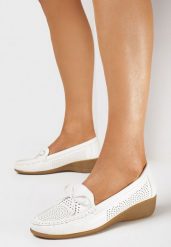Białe Półbuty na Koturnie z Ażurowym Zdobieniem Vailen. Białe półbuty damskie Born2be, z aplikacjami, bez obcasa, na koturnie, bez zapięcia. Za 34.99 zł.