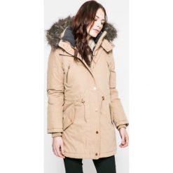 Calvin Klein Jeans - Parka. Brązowe parki damskie Calvin Klein Jeans, l, bez wzorów, z bawełny, z kapturem. W wyprzedaży za 599.90 zł.
