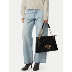 Torebka LOVE MOSCHINO. Czarne torebki do ręki damskie Love Moschino, bez wzorów, bez dodatków. Za 1,099.00 zł.