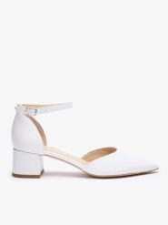 Białe ślubne czółenka na słupku. Białe czółenka damskie Ryłko, bez wzorów, z gumy, eleganckie, bez obcasa, na obcasie, bez zapięcia. Za 429.99 zł.