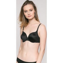 Triumph - Biustonosz Stepy Soft. Czarne biustonosze Triumph, bez wzorów, z elastanu. W wyprzedaży za 119.90 zł.