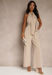 Beżowy Kombinezon Wide Leg z Ozdobnym Wiązaniem przy Szyi Silelia. Brązowe sukienki damskie Renee, na co dzień, l, bez wzorów, eleganckie, bez kołnierzyka, bez ramiączek, kopertowe. Za 99.99 zł.