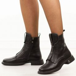 Czarne skórzane botki damskie Filippo Dbt7249/25. Czarne botki damskie Filippo, na jesień, bez wzorów, z dzianiny, eleganckie, z okrągłym noskiem, bez obcasa, na płaskiej podeszwie, bez zapięcia. W wyprzedaży za 271.15 zł.