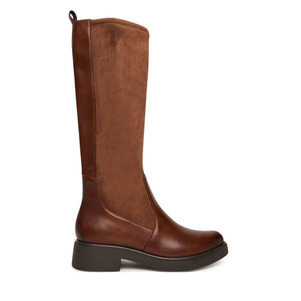 Kozaki Caprice. Brązowe kozaki damskie Caprice, bez wzorów, bez obcasa, na płaskiej podeszwie, bez zapięcia. Za 409.99 zł.