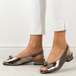 Sandały damskie na obcasie Pewter T.Sokolski L26-136. Szare sandały damskie Sokolski, bez wzorów, ze skóry, bez obcasa, na obcasie, bez zapięcia. Za 179.00 zł.