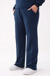 Długie granatowe dresowe spodnie Nadia PLUS SIZE XXL. Spodnie dresowe damskie Moda Size Plus Iwanek, bez wzorów, z bawełny, długie. Za 189.90 zł.