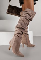 Ciemnobeżowe Kozaki w Stylu Slouchy na Szpilce Wiolisse. Brązowe kozaki damskie Renee, z aplikacjami, z jeansu, bez obcasa, na obcasie, bez zapięcia. Za 189.99 zł.