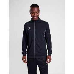 Bluza dresowa z poliestru zapinana na zamek błyskawiczny Hummel Authentic. Czarne bluzy męskie Hummel, bez wzorów, z dresówki, sportowe, bez ramiączek, bez kaptura. Za 217.50 zł.