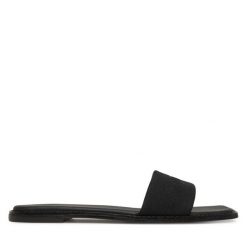 Klapki Calvin Klein. Czarne klapki damskie Calvin Klein, bez wzorów, bez obcasa, bez zapięcia. Za 239.99 zł.