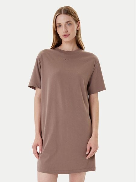 Nike Sukienka codzienna DV7882 Brązowy Relaxed Fit. Brązowe sukienki damskie Nike, na co dzień, xl, bez wzorów, z bawełny, bez kołnierzyka, bez ramiączek, proste. Za 219.99 zł.