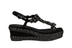 Sandały Laura Vita Marieo 11 Noir 202075, Czarny, Skóra ekologiczna - 38. Czarne sandały damskie Laura Vita, bez wzorów, z gumy, bez obcasa, na koturnie, bez zapięcia. W wyprzedaży za 179.10 zł.