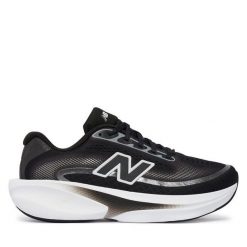 Buty do biegania New Balance. Czarne obuwie sportowe damskie New Balance, bez wzorów, bez zapięcia, do biegania. Za 649.99 zł.