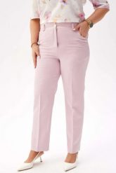 Eleganckie spodnie Eleonora w kolorze pudrowego różu PLUS SIZE XXL. Czerwone spodnie materiałowe damskie Moda Size Plus Iwanek, bez wzorów, z elastanu, biznesowe, plus size, krótkie. Za 209.90 zł.