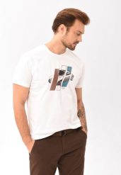 Biały t-shirt z printem, Comfort Fit, T-SITE. Białe t-shirty męskie Volcano, m, bez wzorów, z bawełny, bez kołnierzyka, bez ramiączek. Za 69.99 zł.