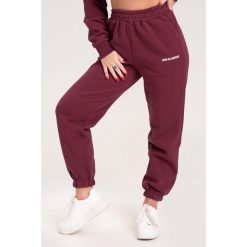 Spodnie fitness damskie Gym Glamour dresowe. Brązowe spodnie dresowe damskie GYM GLAMOUR, bez wzorów, z dresówki, glamour. Za 189.99 zł.