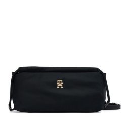 Torebka Tommy Hilfiger. Czarne listonoszki damskie Tommy Hilfiger, bez wzorów, bez dodatków. Za 329.99 zł.