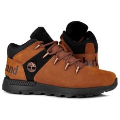Buty męskie sportowe Timberland SPRINT TREKKER LACE UP RUST NUBUCK. Brązowe buty sportowe męskie Timberland, bez wzorów, z nubiku, bez zapięcia, do biegania. W wyprzedaży za 479.00 zł.