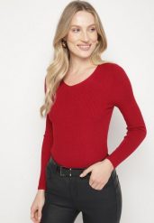 Bordowy Dopasowany Sweter z Prążkowanej Dzianiny z Bawełną z Dekoltem w Serek Tesma. Czerwone swetry nierozpinane damskie Born2be, uniwersalny, bez wzorów, z bawełny, eleganckie, bez kołnierzyka, bez ramiączek. Za 49.99 zł.