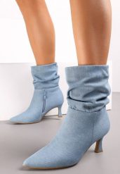 Jasnoniebieskie Botki z Jeansowego Materiału na Niskiej Szpilce Zapinane na Suwak z Marszczoną Cholewką Atzia. Niebieskie botki damskie Renee, bez wzorów, z jeansu, ze szpiczastym noskiem, bez obcasa, na obcasie, bez zapięcia. Za 129.99 zł.