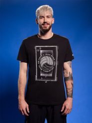 4F T-shirt regular z nadrukiem siatkarskim męski - czarny L. Czarne koszulki sportowe męskie 4F, l, bez wzorów, z bawełny, bez ramiączek, do siatkówki. Za 69.99 zł.