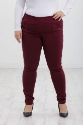 Klasyczne bordowe spodnie Nita ze zwężoną nogawką PLUS SIZE XXL. Czerwone spodnie materiałowe damskie Nasi partnerzy, bez wzorów, z elastanu, biznesowe, plus size, krótkie. Za 159.90 zł.