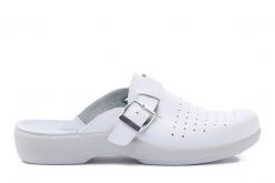 INBLU AE-01 001 biały, klapki damskie. Białe klapki damskie Inblu, w ażurowe wzory, bez obcasa, bez zapięcia. Za 77.99 zł.