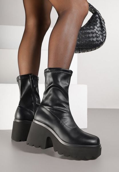 Czarne Ocieplane Botki Vices na Słupku i Platformie z Przylegającą Cholewką Faleina. Czarne botki damskie Born2be, bez wzorów, z futra, eleganckie, bez obcasa, na obcasie, bez zapięcia. Za 159.99 zł.